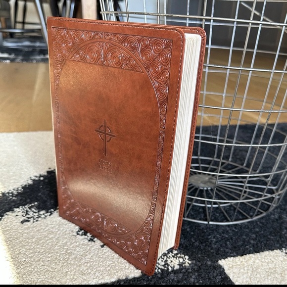 *NIB* CATHOLIC BIBLE Revised Edition Large Print in Brown Leathersoft - Picture 7 of 9